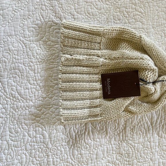 Modena Toque - Picture 2 of 2